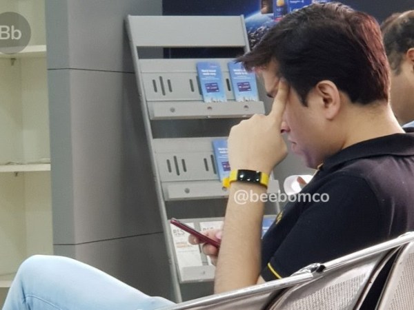 Realme Fitness Band spotted, features a curved display